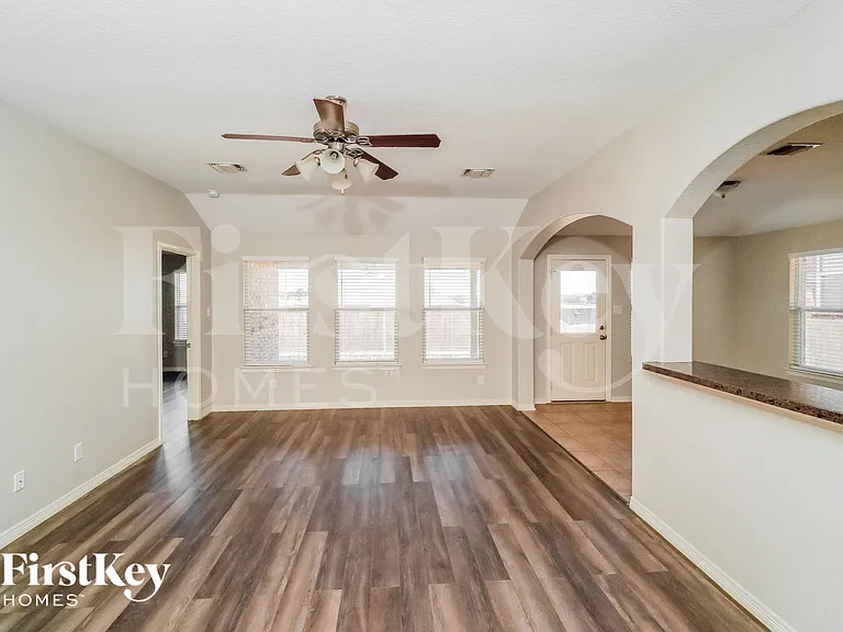 339 Primrose Way — Photo 5