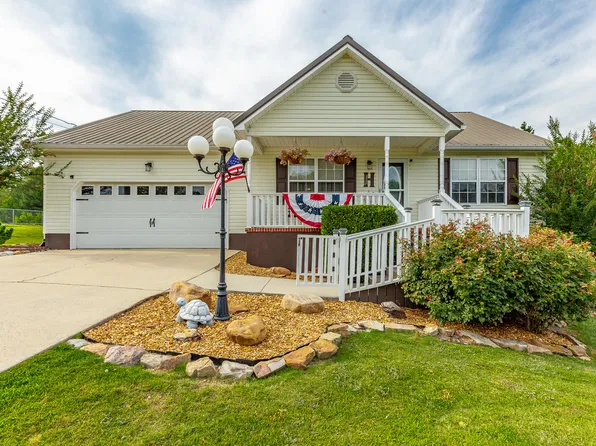 183 Pinewood Dr, Rock Spring, GA 30739