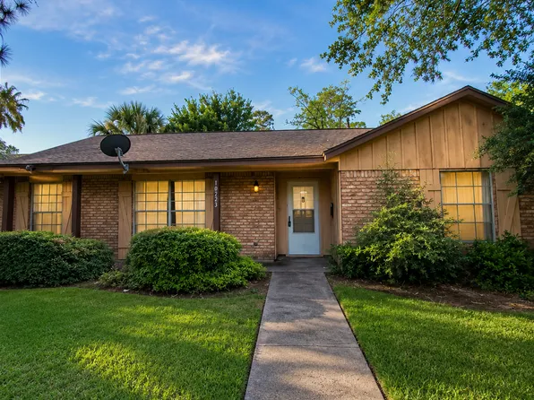 10223 Knoboak Dr, Houston, TX 77043