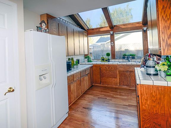 5th image of 3220 Gleneeden Way