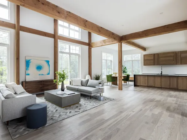 7 Kate Ct, East Quogue, NY 11942