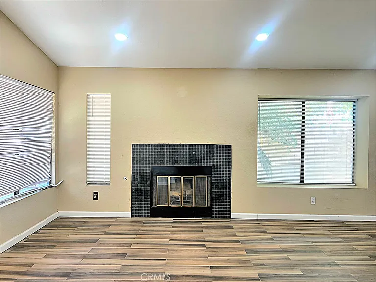 43401 Alep St — Photo 11
