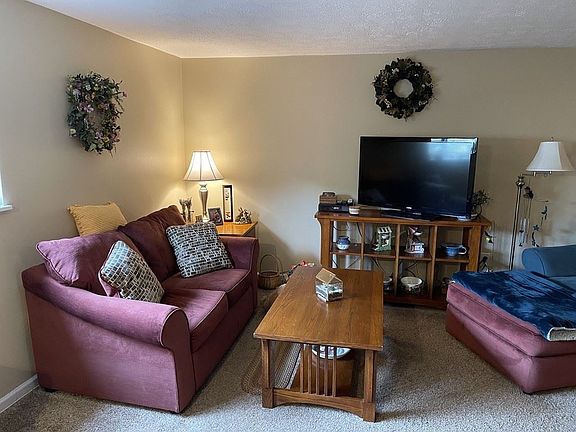 3rd image of 507 Hunters Path Rd APT 12-B