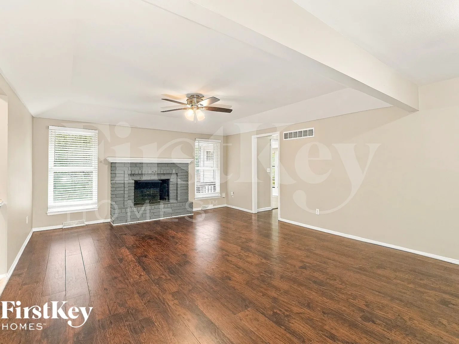 3 bed, 3.0 bath, 1988 sqft, $2,140 — Photo 2