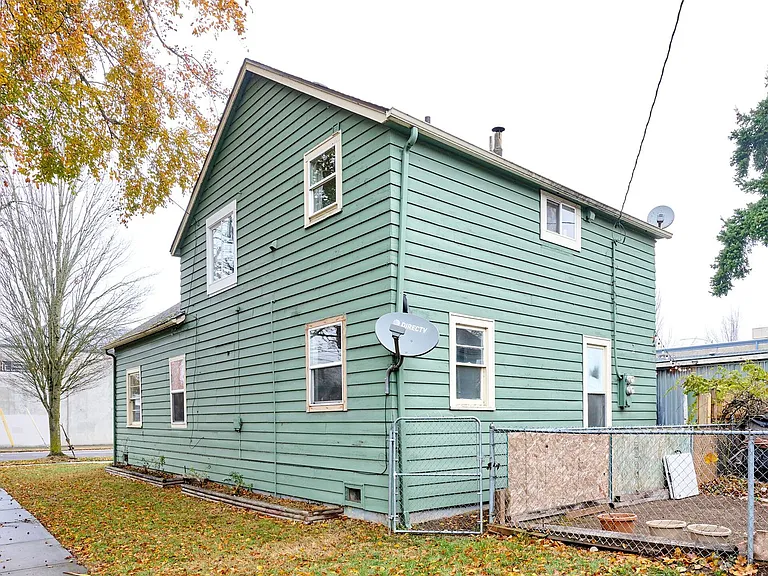 1204 Commercial St NE — Photo 43