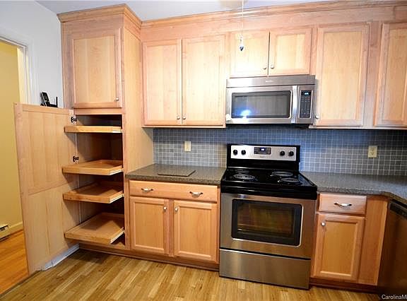 5th image of 403 White Oaks Dr