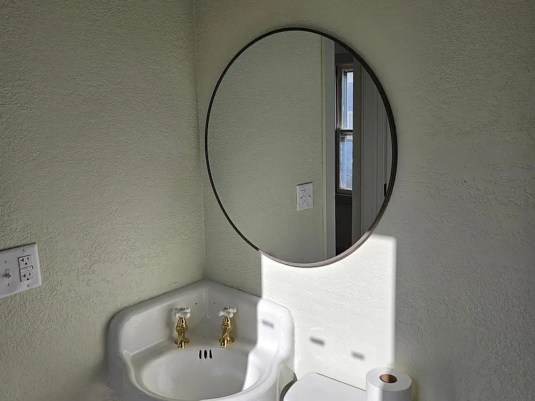 435 Benton Ave #1 — Photo 4