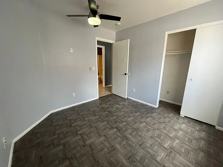 4518 N 84th Ave — Photo 15