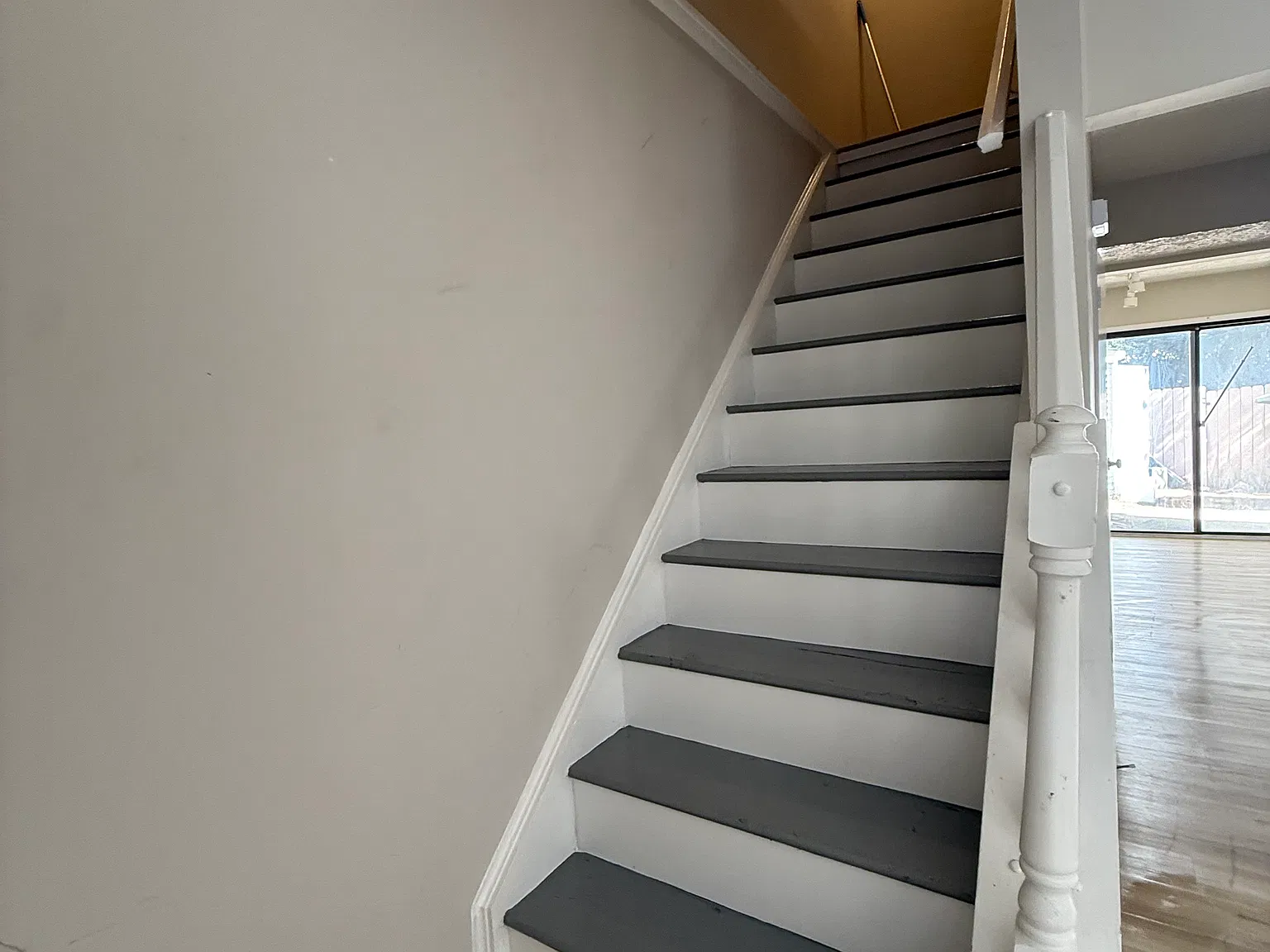 2 bed, 1200 sqft, $1,900 — Photo 2