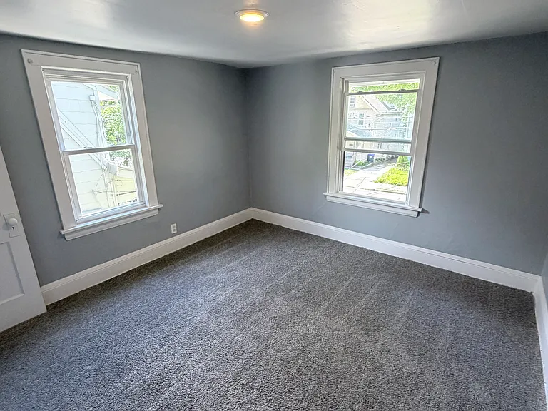913 Dayton St — Photo 9
