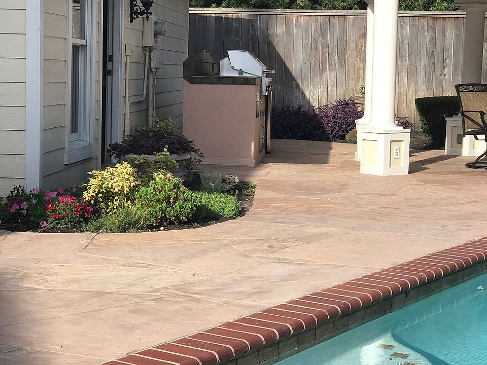 Gas grill with refrigerator