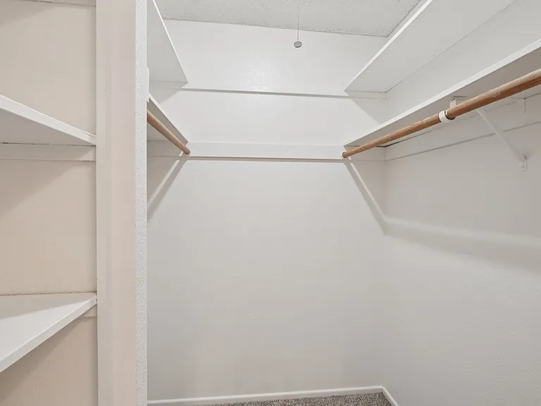 Georgetown Manor Apartments — Photo 18