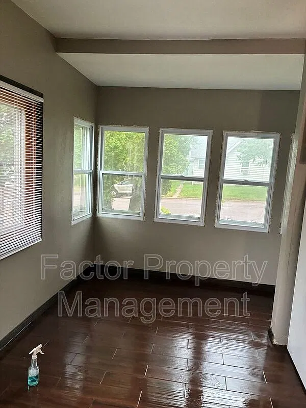 4 bed, 2.0 bath, 1700 sqft, $1,750 — Photo 4