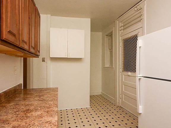 4th image of 2526 N Kedzie Blvd #E4