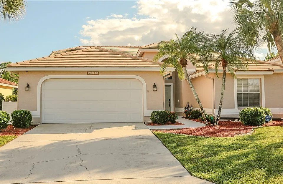 8223 Breton Cir