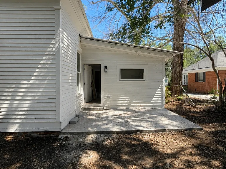 910 Highland Ave — Photo 35