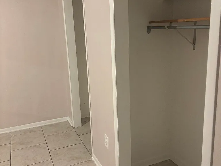 988 Asheville Dr — Photo 6