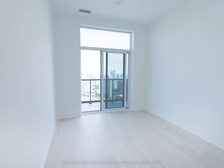 5105 Hurontario St #Penthouse 2 — Photo 14