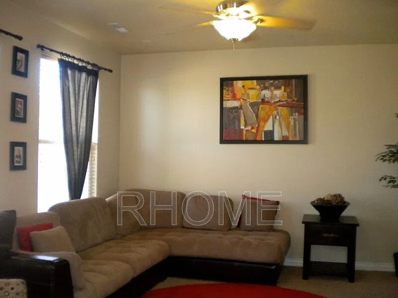 3 bed, 2.5 bath, 1830 sqft, $1,795 — Photo 4