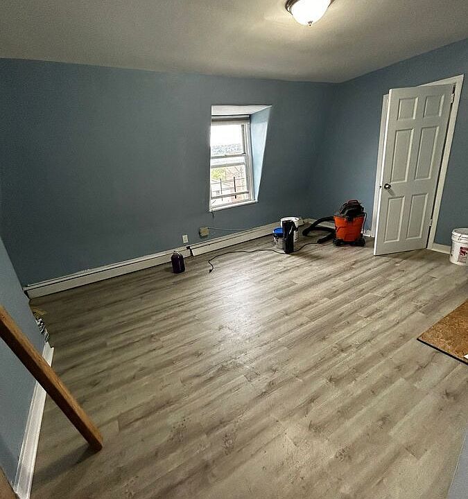 1st image of 366 Warburton Ave