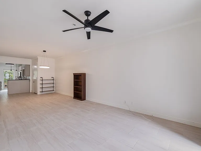 7711 Broadway St #3B — Photo 12