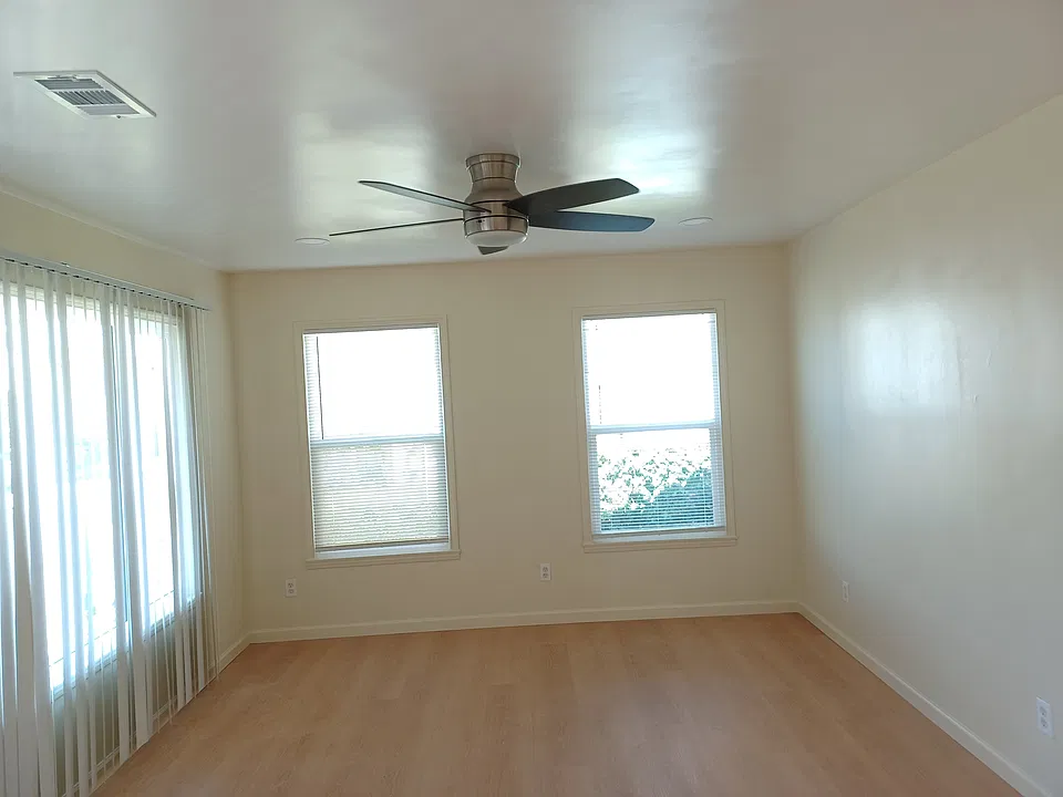 1748 Lexington Ave