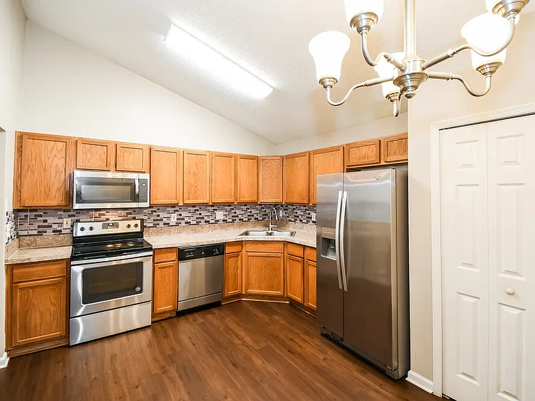 2041 Hunters Trace Cir — Photo 7