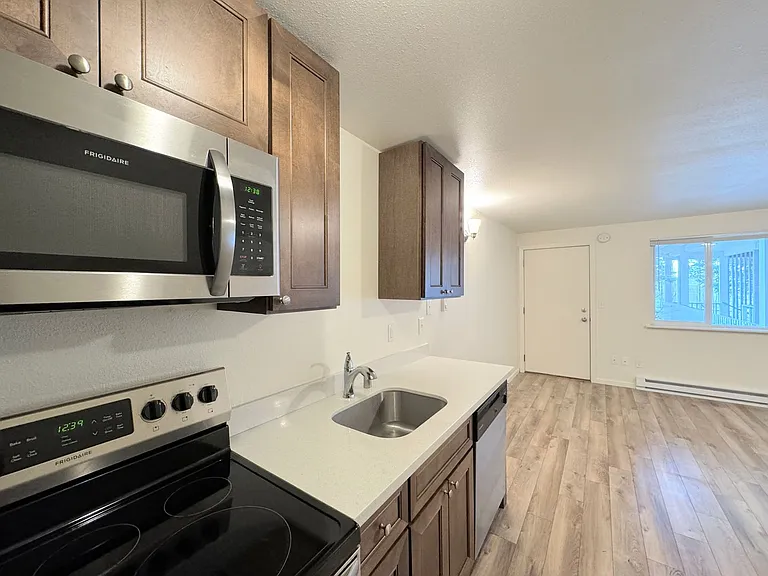 North Highland Court — Photo 18