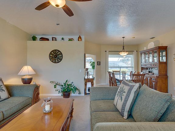 3rd image of 1015 Pelican Ln