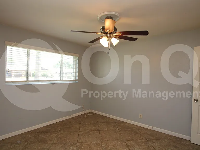 425 E Continental Dr — Photo 11