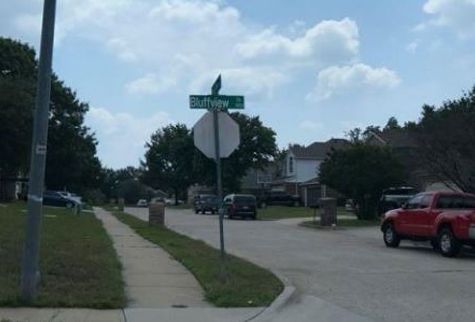 Exterior Neighborhood (street photo)
