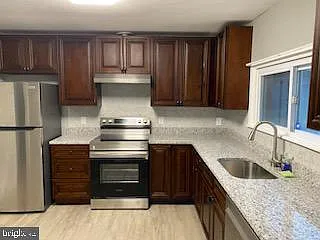 2 bed, 1.0 bath, 1800 sqft, $2,200 — Photo 4