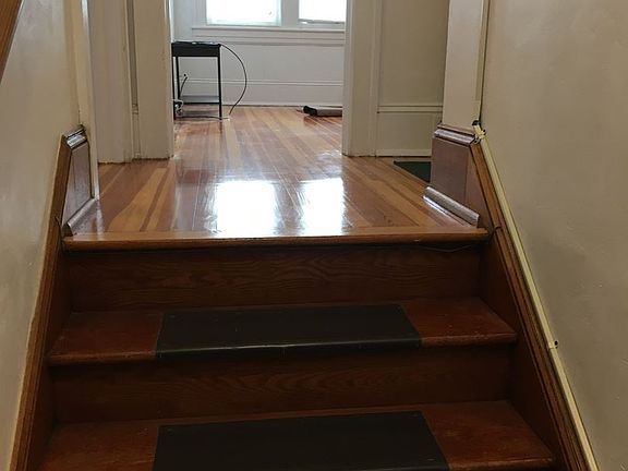 3rd image of 463 Arbutus Ave SE #B