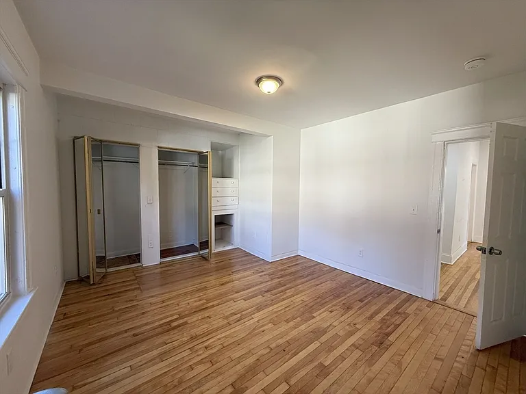 33 Richards St #2 — Photo 7