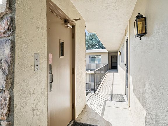 4th image of 1701 Central Ave APT R