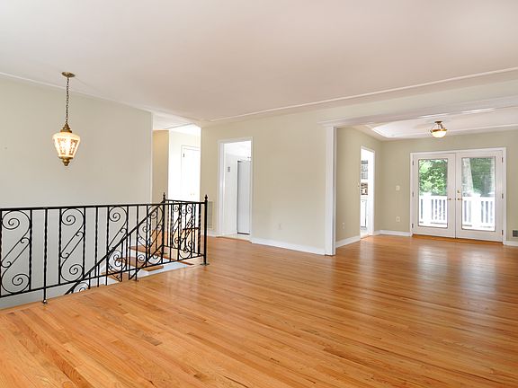 4th image of 11 Maria Ln