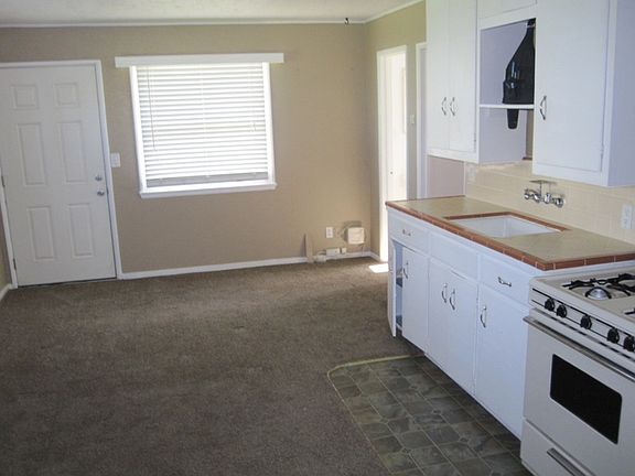 3rd image of 1349 1/2 Fairview Ln