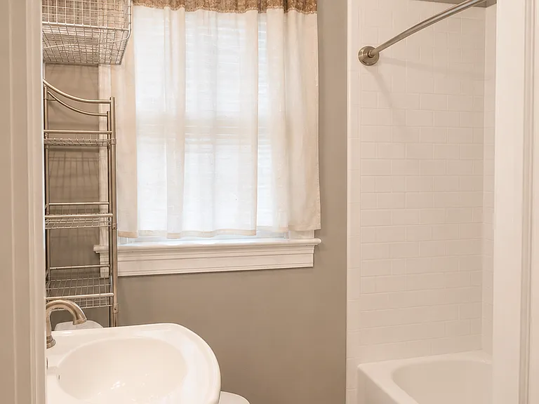 516 Hartfield St — Photo 12