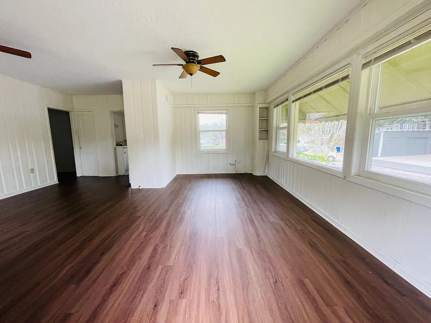 519 E Charles St — Photo 3
