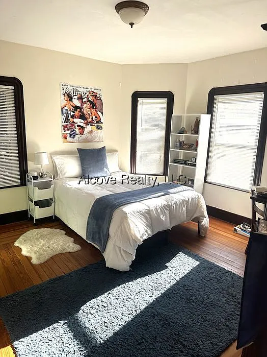 4 bed, 1.0 bath, $5,200 — Photo 4