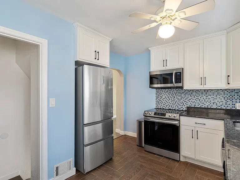 3846 S Madison Ave — Photo 12