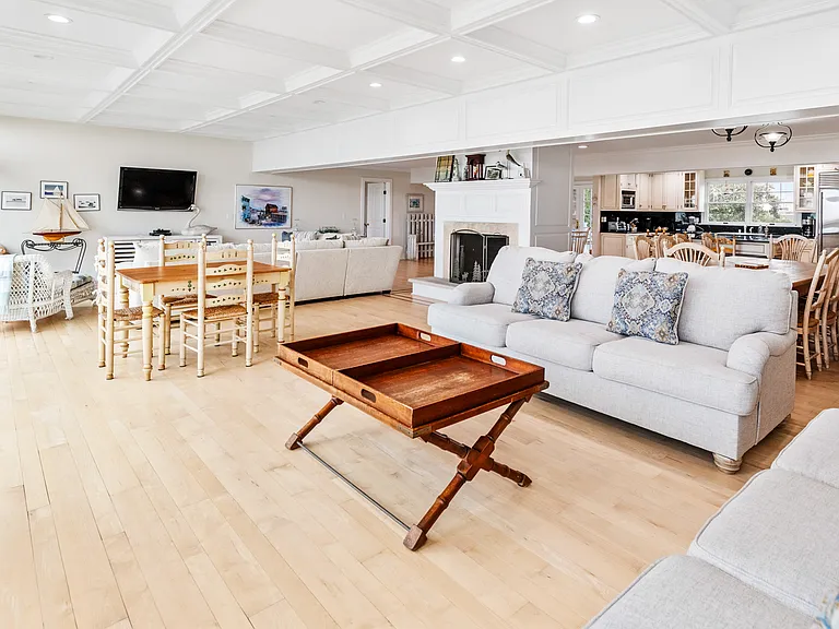 329 Dune Rd — Photo 19