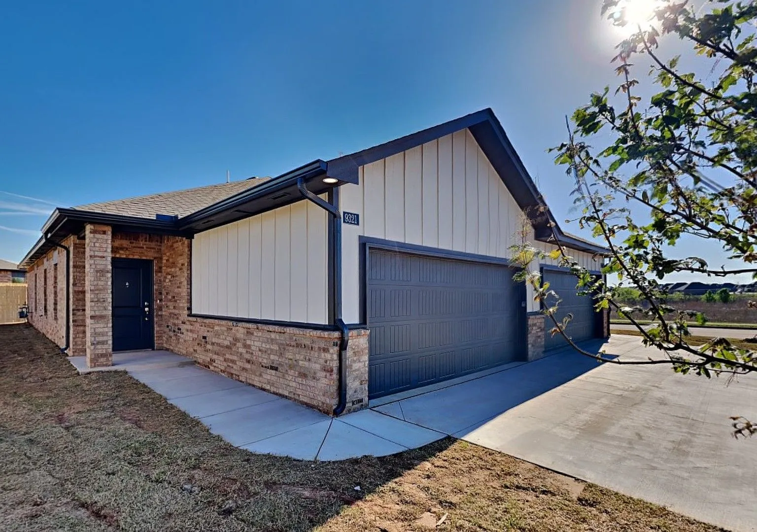 Luxury 3 Bedroom 2 Bathroom Duplex in Piedmont Schools — Photo 3