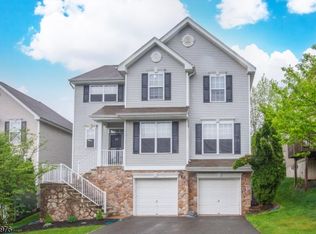 313 Winding Hill Dr, Hackettstown, NJ 07840