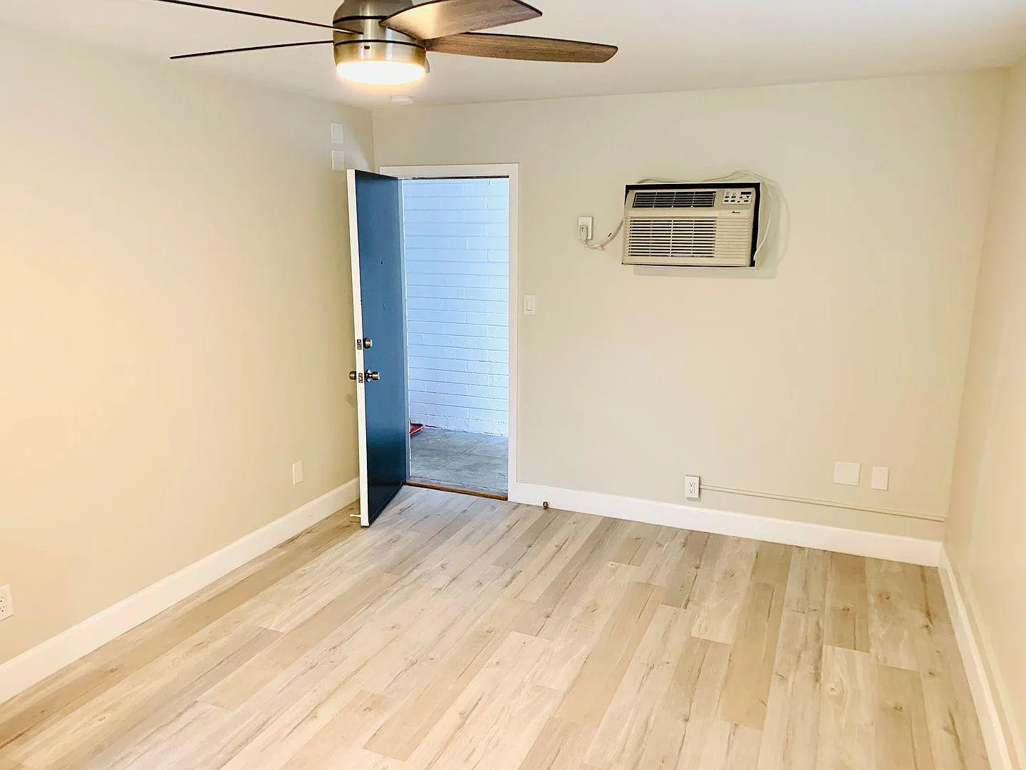 1141 Silverado St — Photo 3