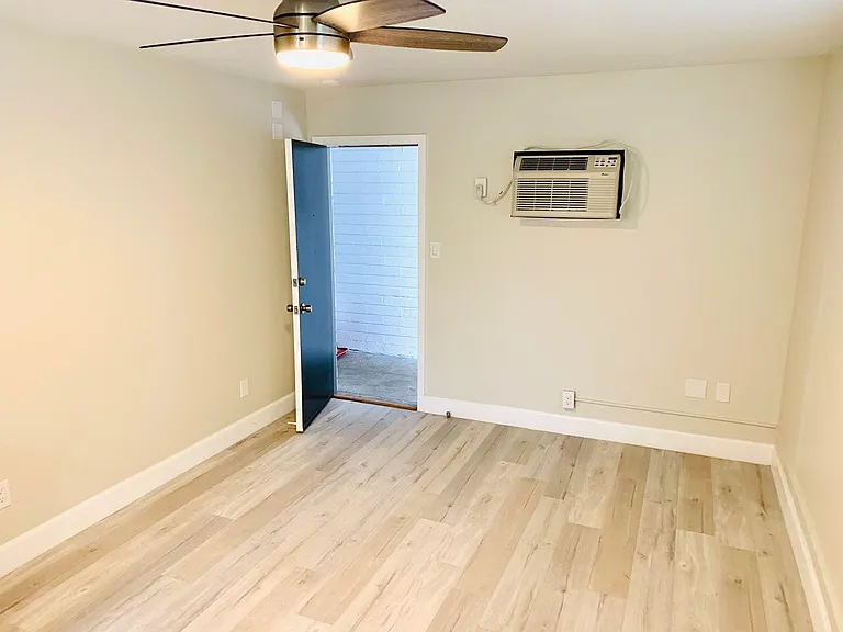 1141 Silverado St — Photo 3