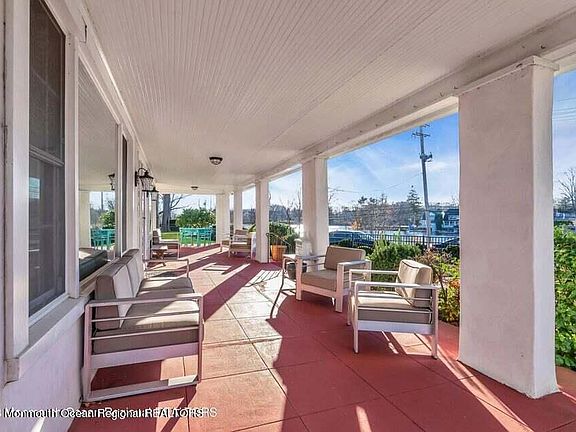 5th image of 304 Lake Dr