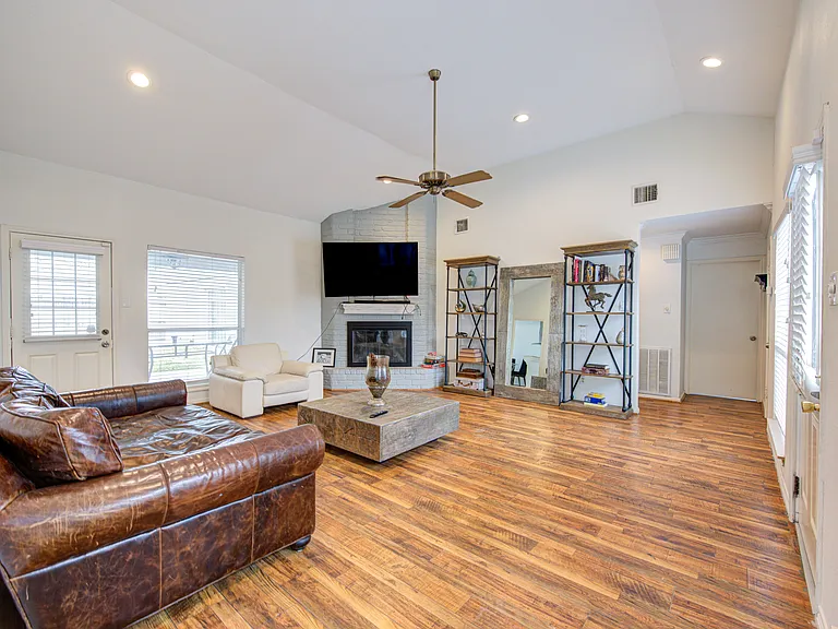 1522 S Kirkwood Rd — Photo 39