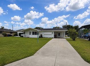 800 Willow Dr, Lehigh Acres, FL 33936