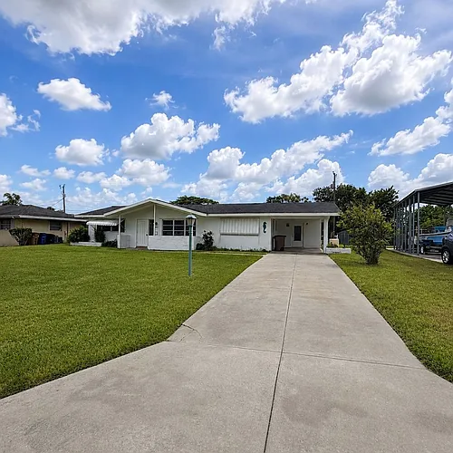 800 Willow Dr Photo 1
